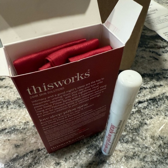 This works please seeker spray with blindfold. New in box! - Picture 4 of 4